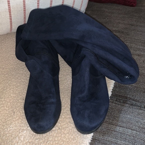Blue suede over the knee ladies BOOTS.  Size 8 - Picture 6 of 8